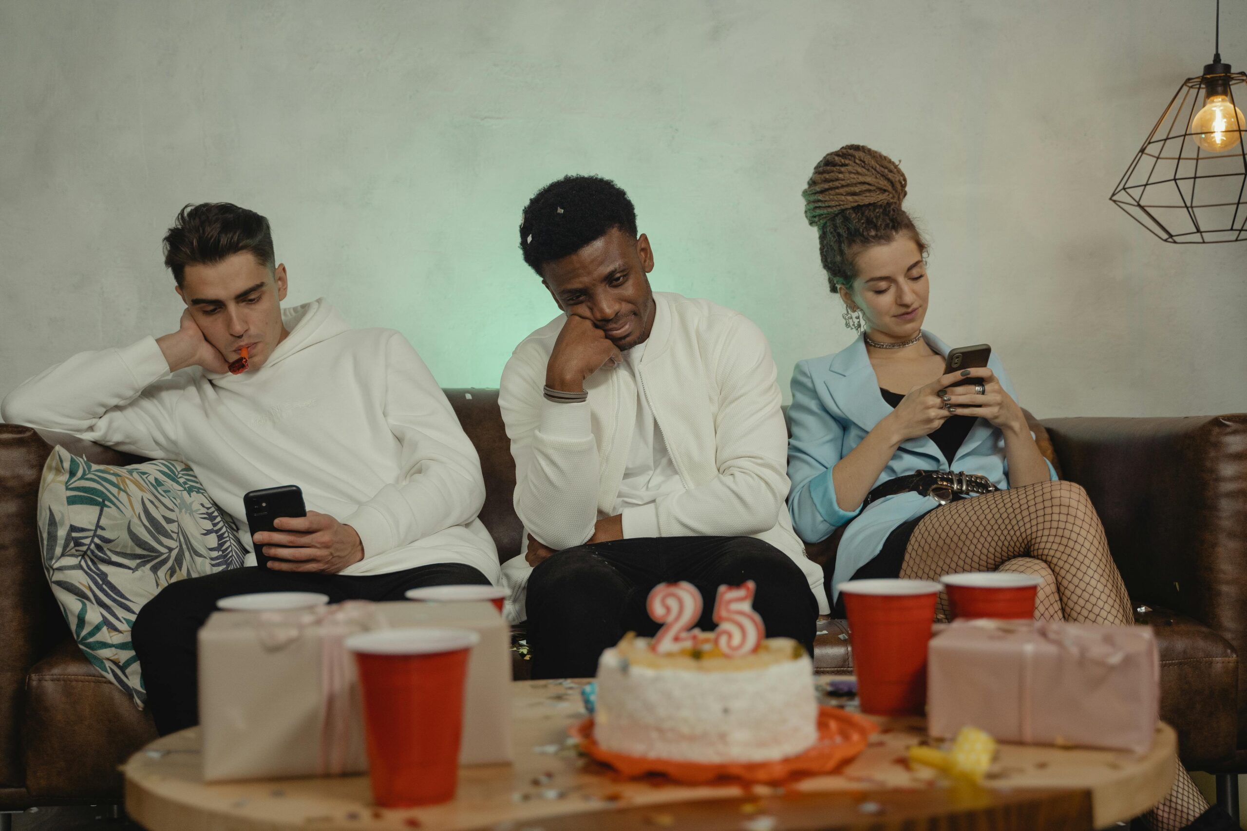 How to Host a “No Phones” Gathering